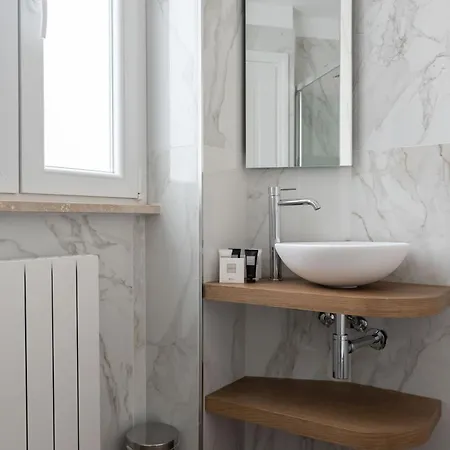 Con 2 E 2 Bagni -san Giovanni- *